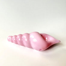 Load image into Gallery viewer, Seashell glass pipe
