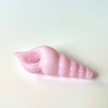 Load image into Gallery viewer, Seashell glass pipe
