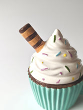 Load image into Gallery viewer, Cupcake ceramic pipe
