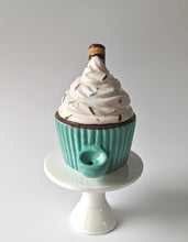 Load image into Gallery viewer, Cupcake ceramic pipe
