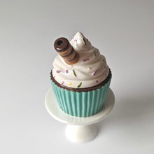 Load image into Gallery viewer, Cupcake ceramic pipe
